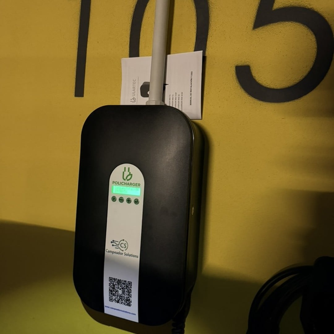 Policharger con protecciones instalado por Campeador Solutions